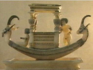 Barque d'albâtre exposés au Musée du Caire